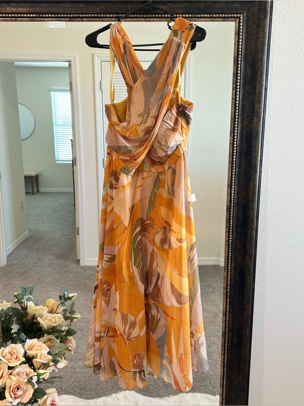 Ted Baker Ansa Pleated Dress
Yellow Floral Maxi Dress with Draped Bodice - Picture 3 of 13